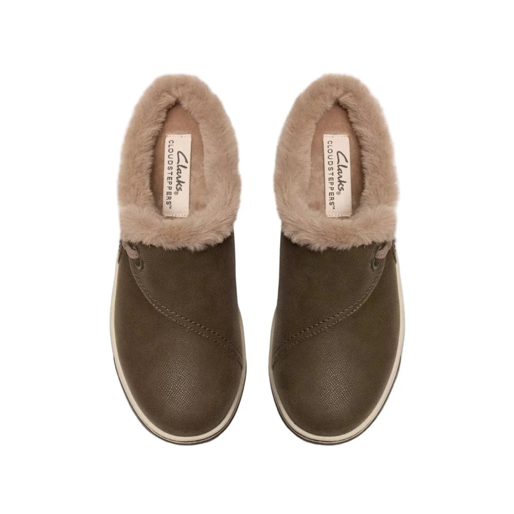 Clarks women’s tan Faux Fur Lined Slip-Ons